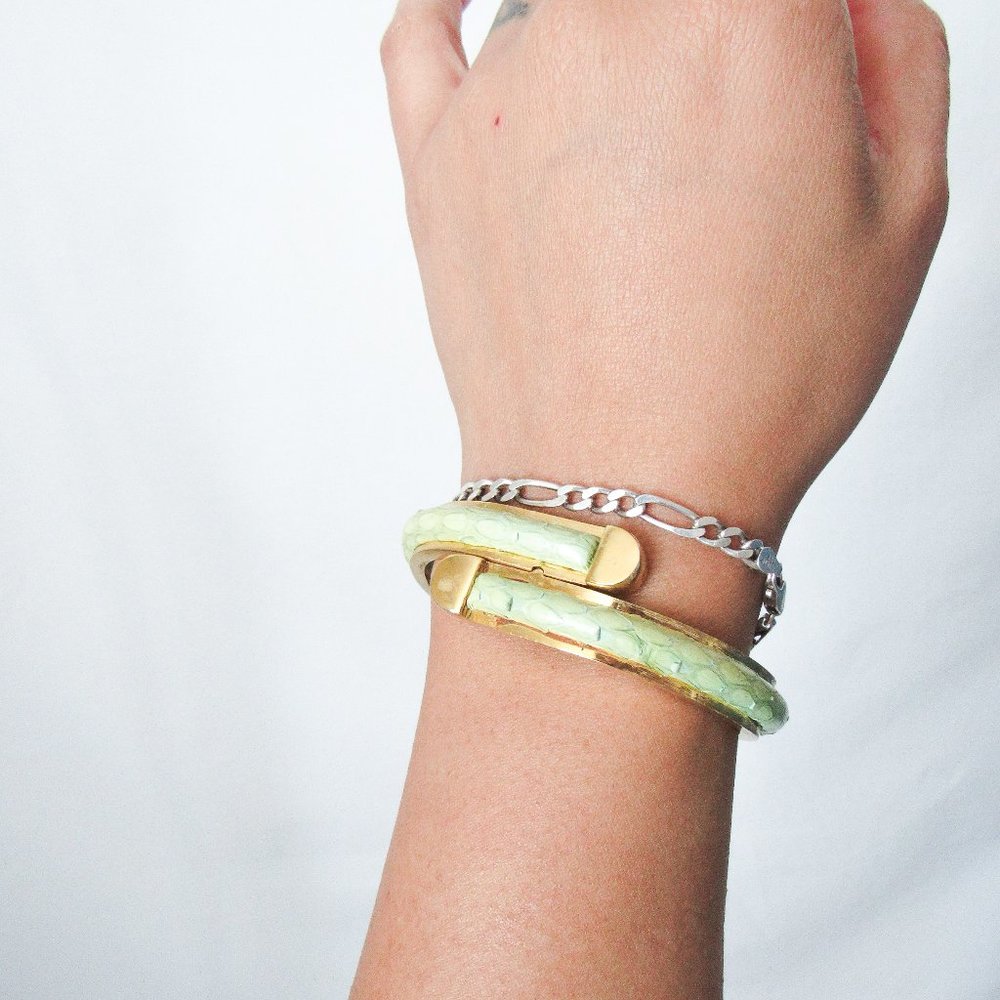 VINTAGE GOLD TONE GENUINE SNAKESKIN BANGLE BRACELET/ 6.5" wrist - Picture 4 of 11